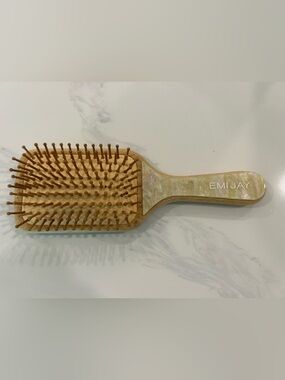 Emi Jay Brush